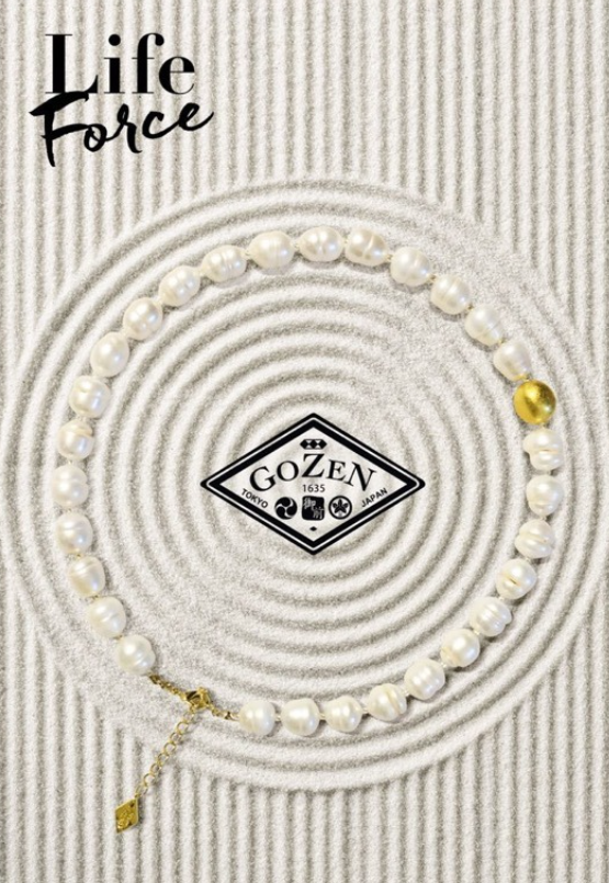 Gozen Wabi-Sabi white pearl bracelet with one gold accent pearl